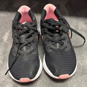 Nike Women's Black and Pink Sneakers